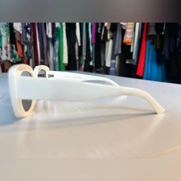 Retro Curved Rectangular Shaped White/Cream Sunglasses - Picture 2 of 5